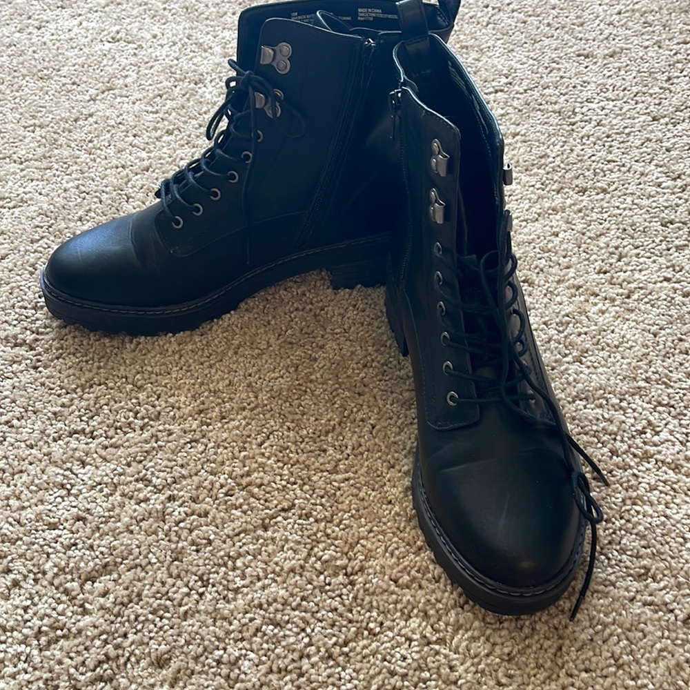 Universal Thread Black Combat Boots NWOB 10w